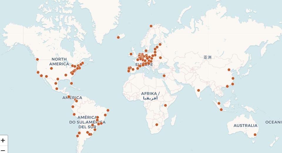 World map marking Dataverse's 150 installations